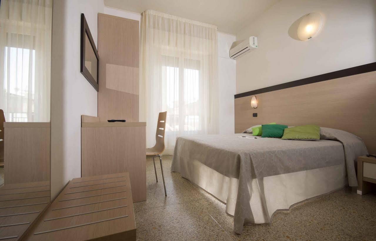 Hotel Veliero Rimini Exteriér fotografie
