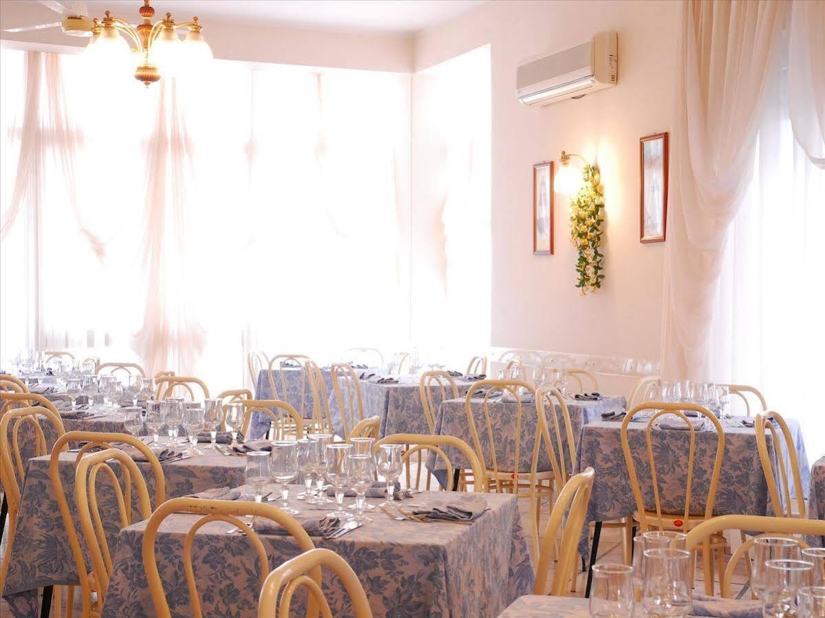 Hotel Veliero Rimini Exteriér fotografie